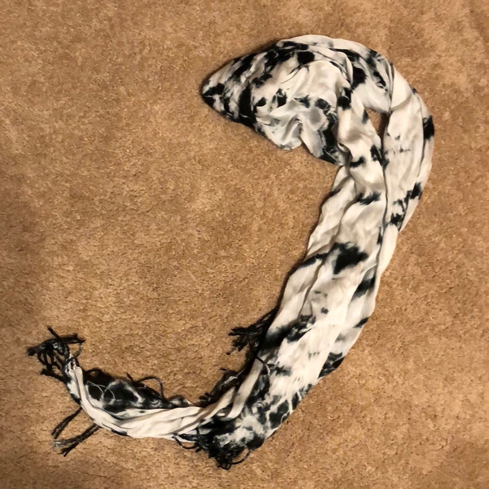 Cute lightweight the dye scarf!